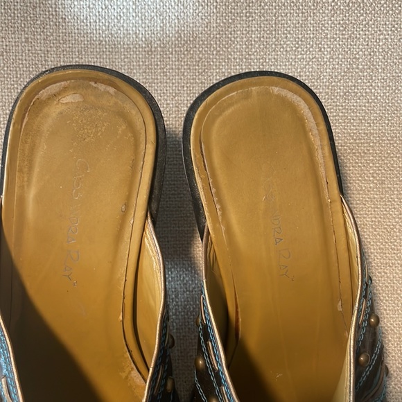 Slide on boots - Picture 4 of 7